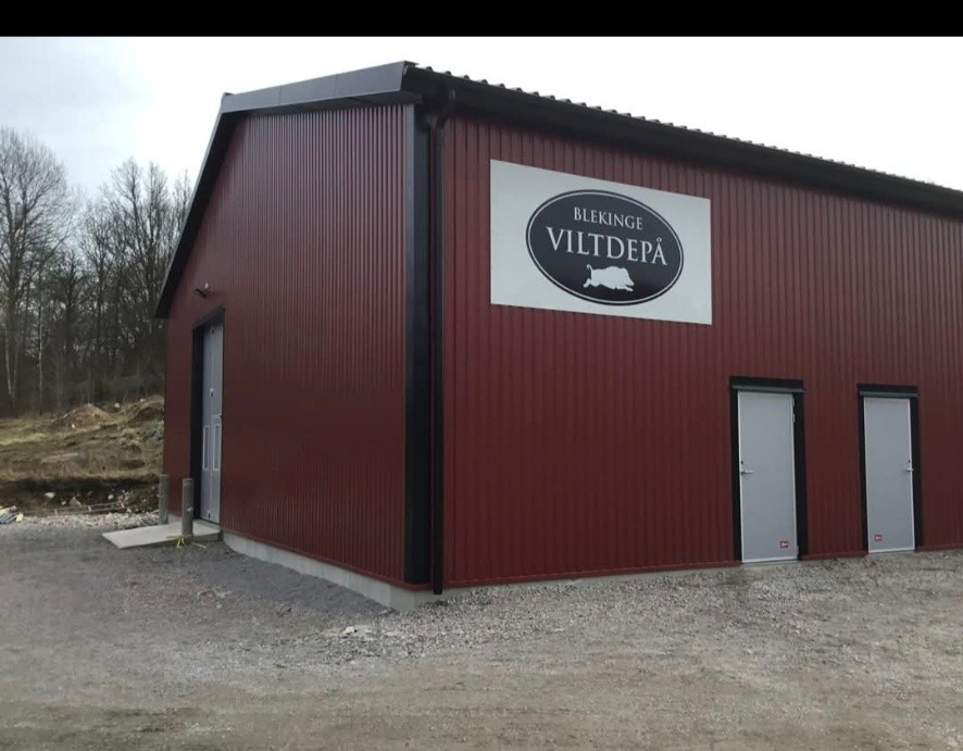 Blekinge Viltdepås anläggning i kvällsljus